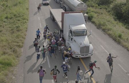 “The Migrant Caravan” de Pieter Ten Hoopen World Press (…)